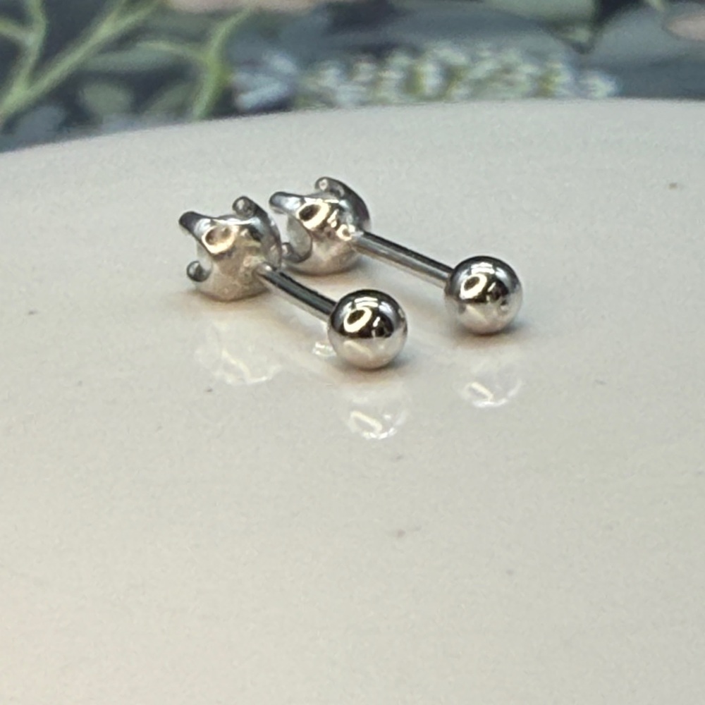 ⭐️🌸Sterling silver 20g 3mm pearl silver screw back earrings nwot - Picture 4 of 9